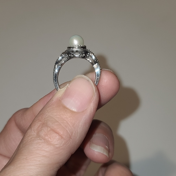 Womens size 8 pear, diamond sterling silver ring. - Picture 5 of 8